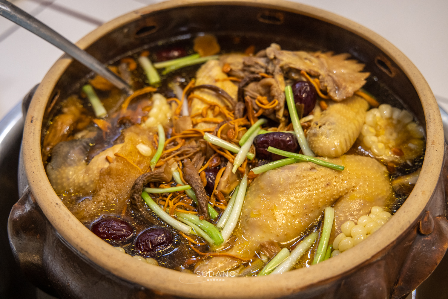 你认识“盬”字吗？重庆山区才能吃到的百年盬子鸡，差点灭迹