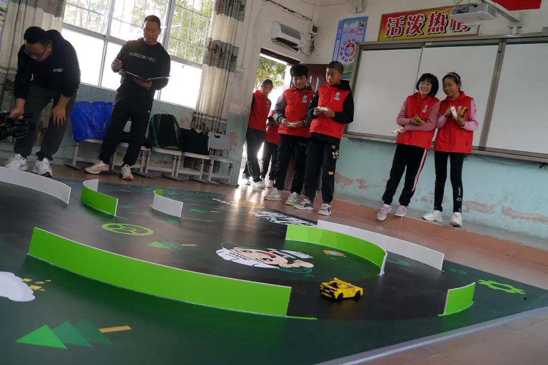 看见孩子的未来加特可广州“小小工程师”百顺学校站