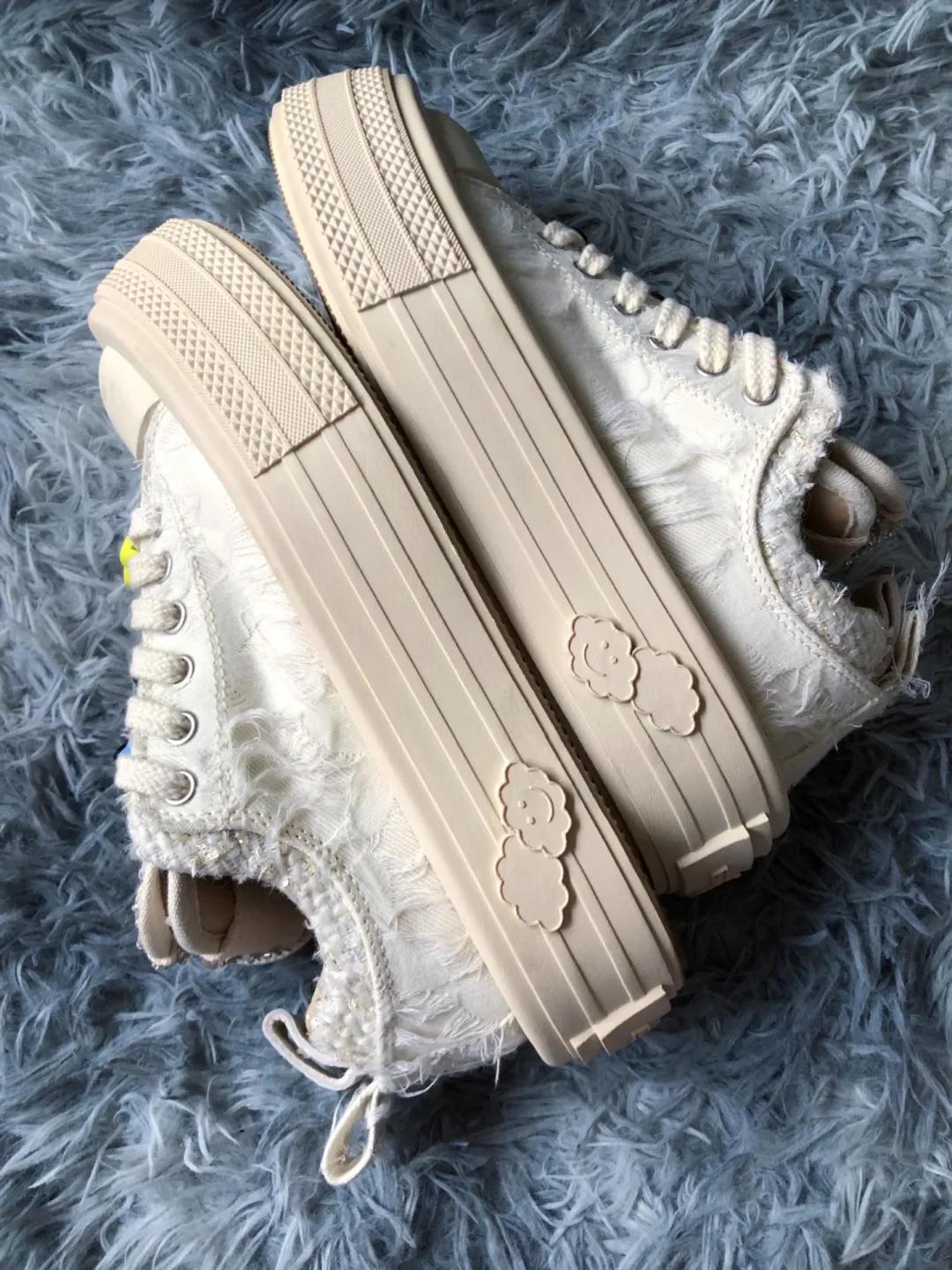 米色厚底鞋穿搭,米色厚底板鞋