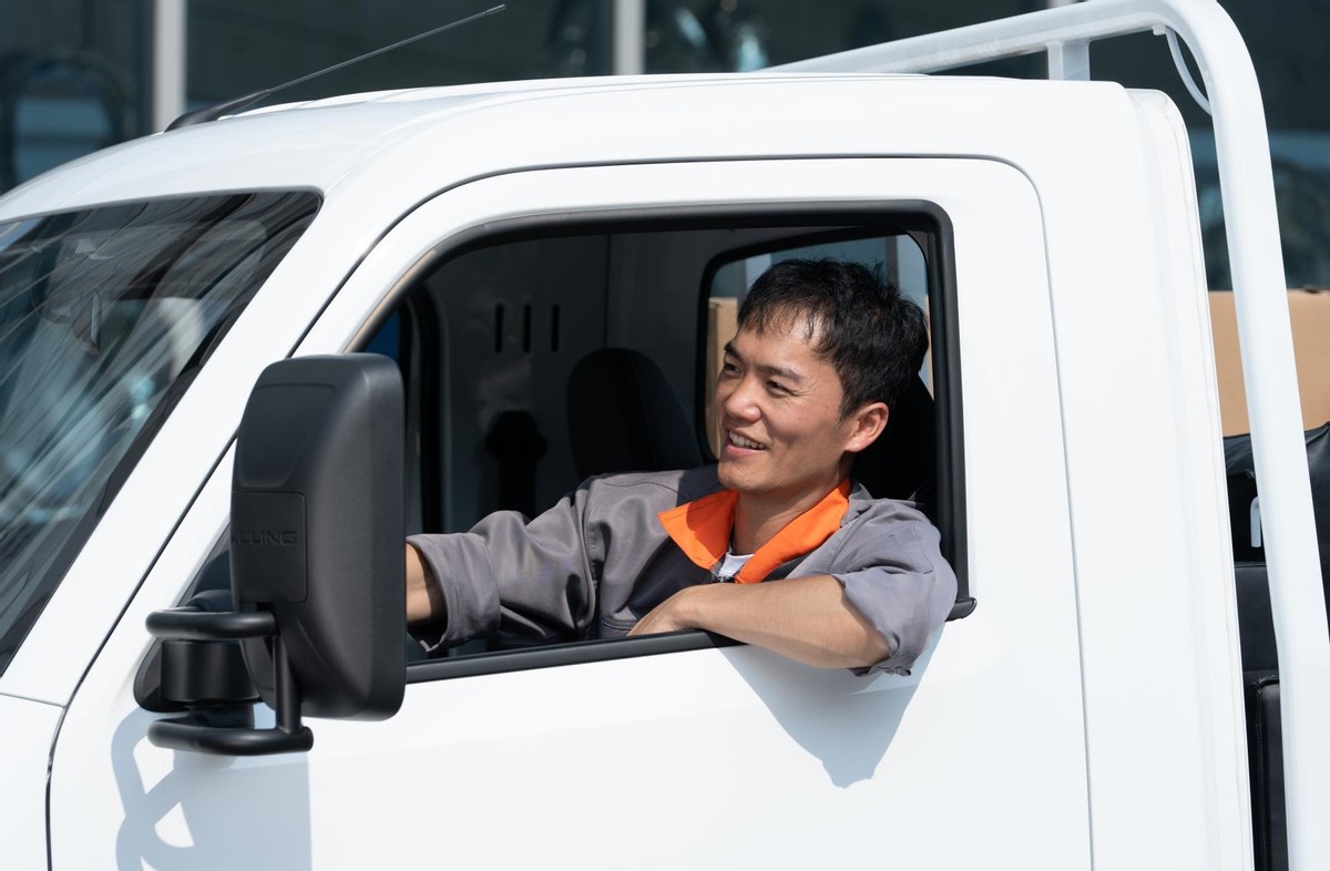 五菱龙卡厢式货车货箱内部尺寸,五菱龙卡货车3米8