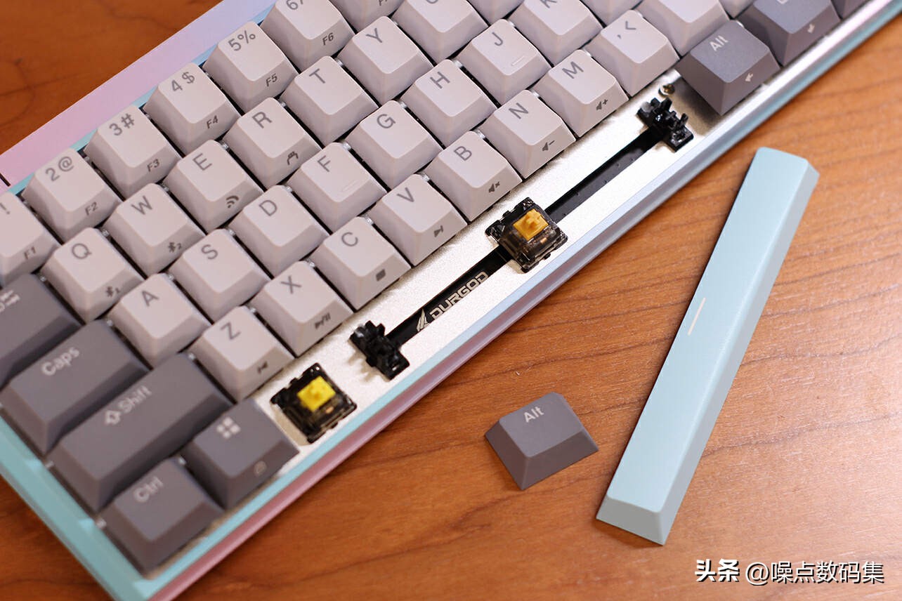 杜伽k330w热插拔机械键盘体验,杜伽k310樱桃黑轴键盘测评