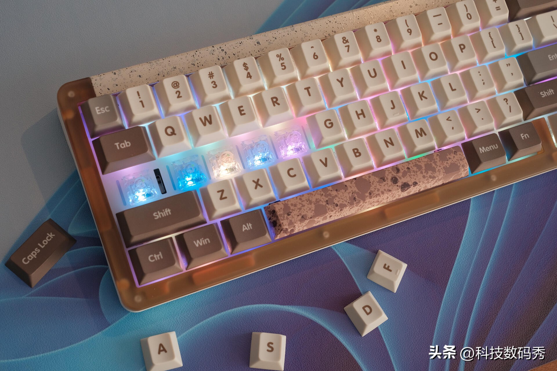 大理石般的美感，IDOBAOID67PLUS机械键盘测评，手感与颜值并存