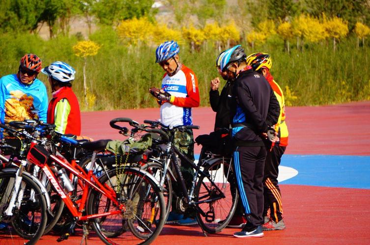 加入老年骑友群后我发现，老年男女关系很复杂，最后我果断的退出
