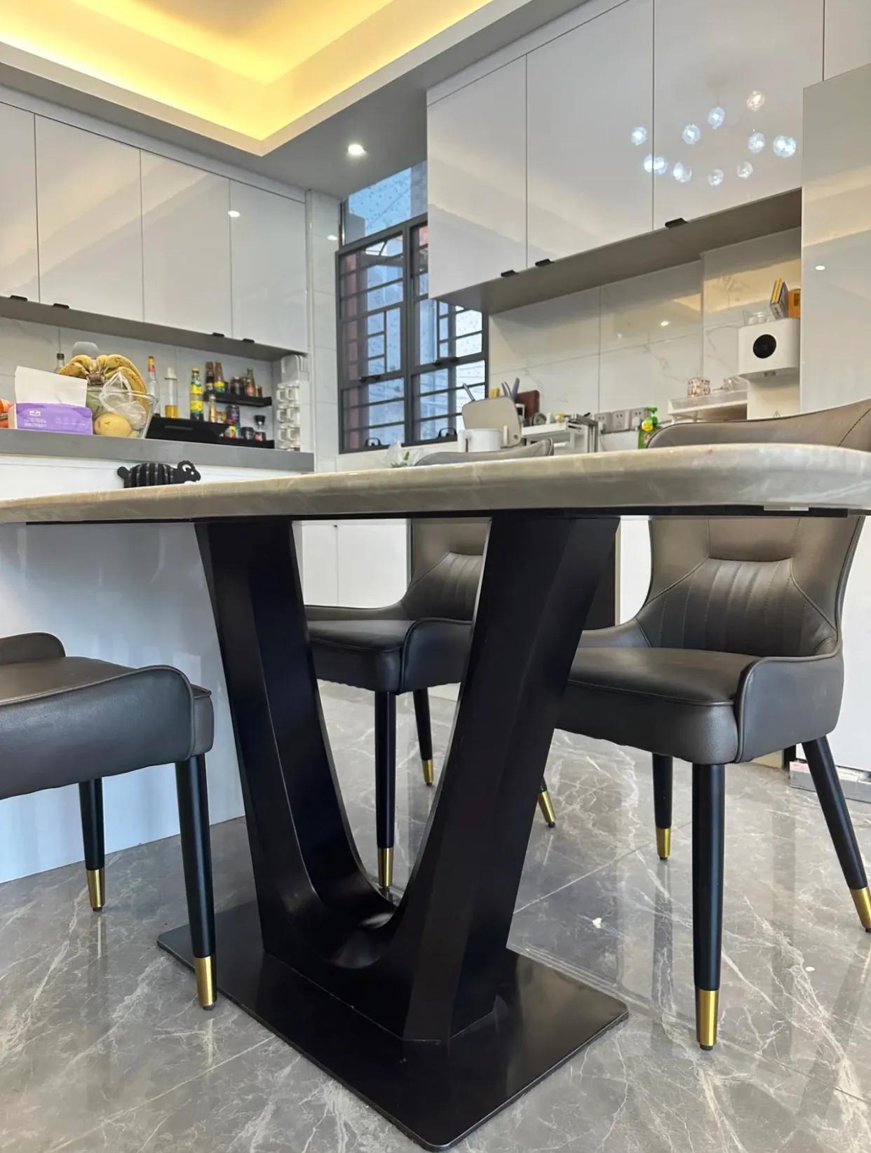 岩板餐桌跟天然石餐桌哪个好,七星石餐桌和岩板餐桌区别