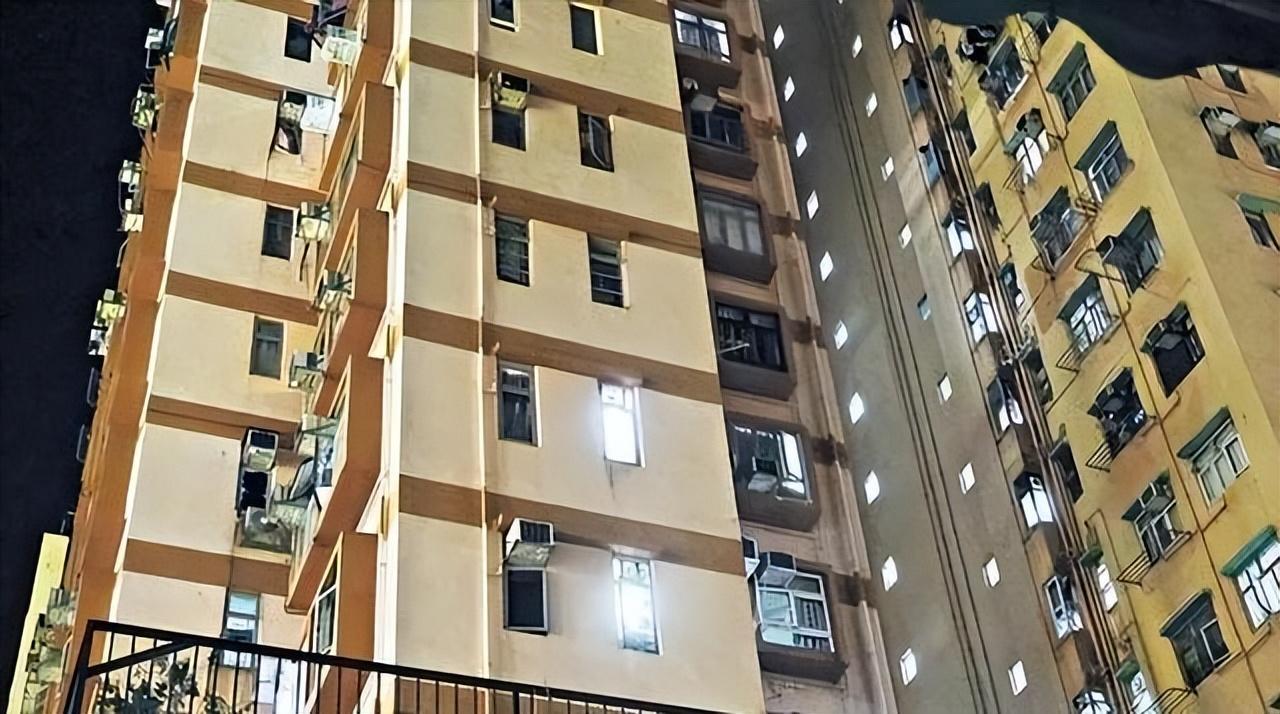 香港一对老年夫妇跳楼身亡,香港父母双双跳楼案