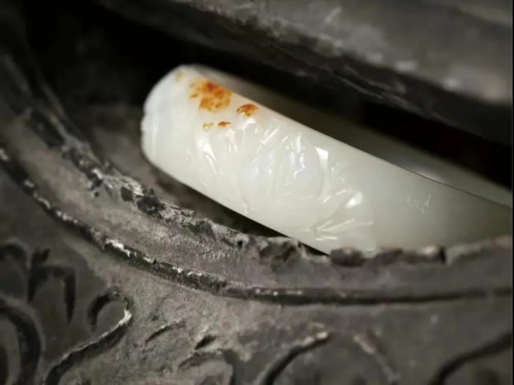 2000左右碧玉和田玉手镯,3万元以内翡翠手镯价格