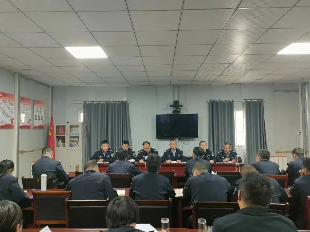 户政窗口周末开辟“学生*证办**”专场【三分钟速览成县公安动态】