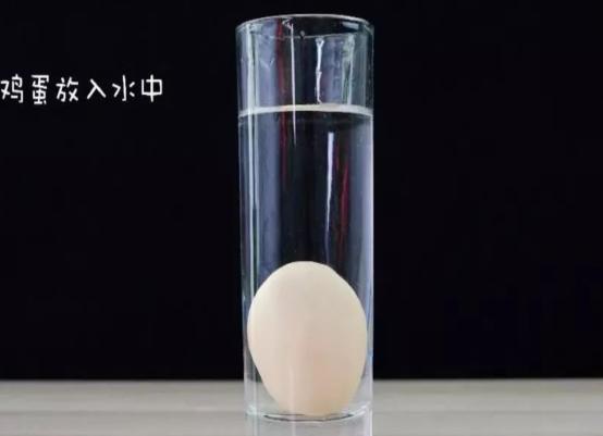 鸡蛋不放冰箱放一年都不坏的方法,鸡蛋保存方法可直接放冰箱保鲜吗