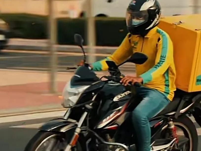 广东28岁小伙，迪拜打工被骗，无奈跑起外卖，每天20单月入8000