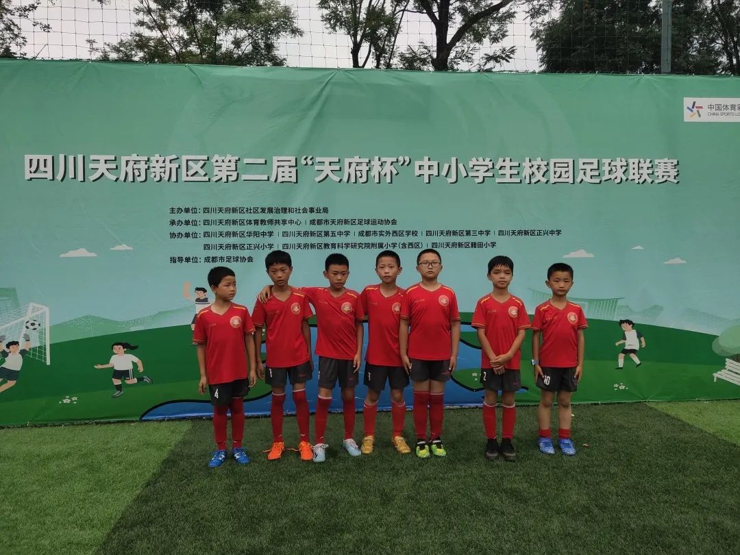 东湖路小学校园足球总决赛,喜报校园足球冠军