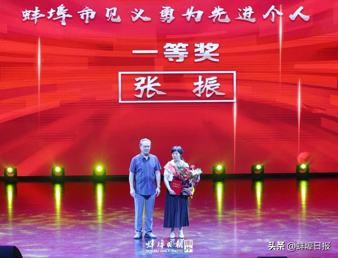 致敬英雄缅怀前行,缅怀英雄向他们致敬