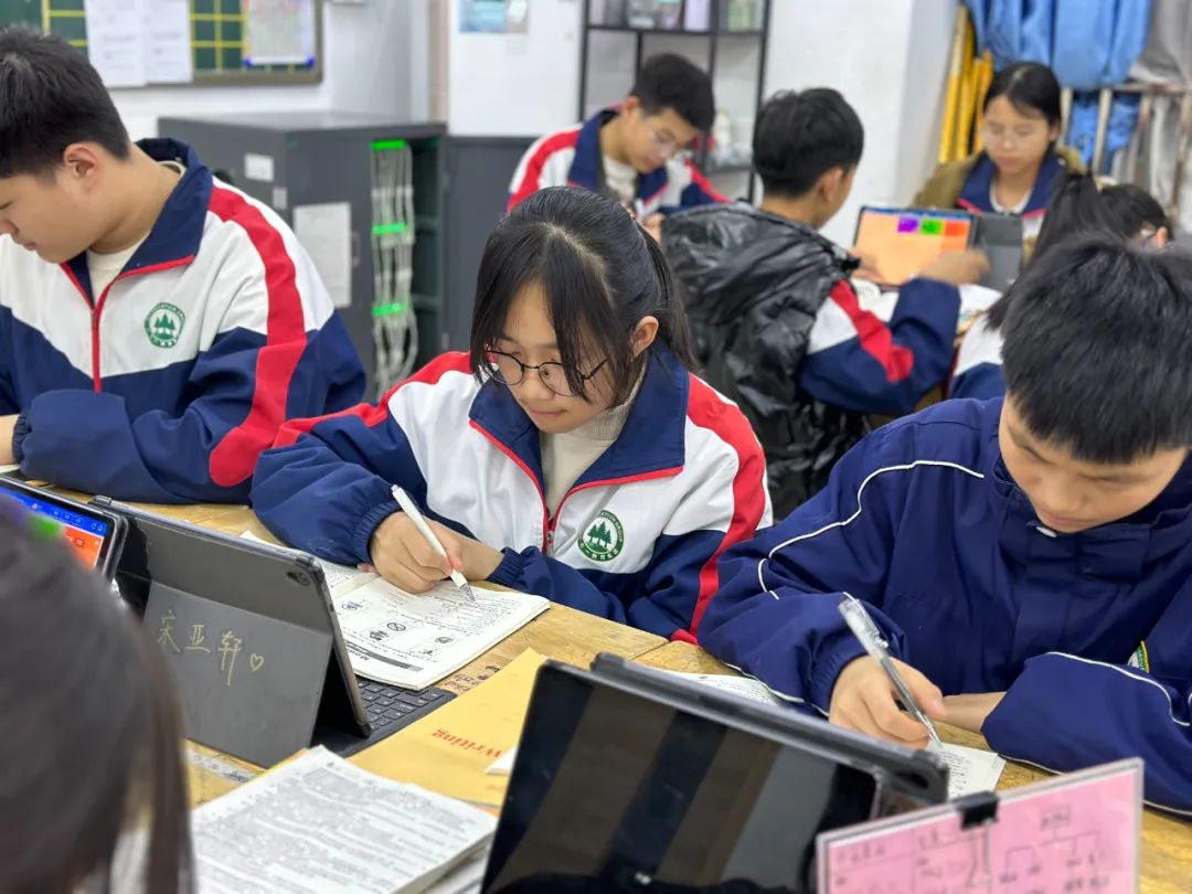 南湖行知丨【战“疫”线下篇】封校不封爱,温暖一直在