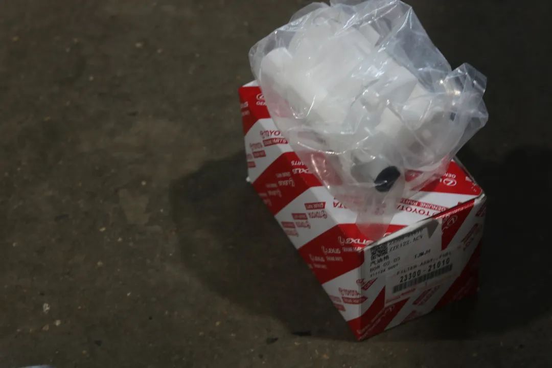 雷克萨斯ls430翻新修复,雷克萨斯ls430老车翻新作业