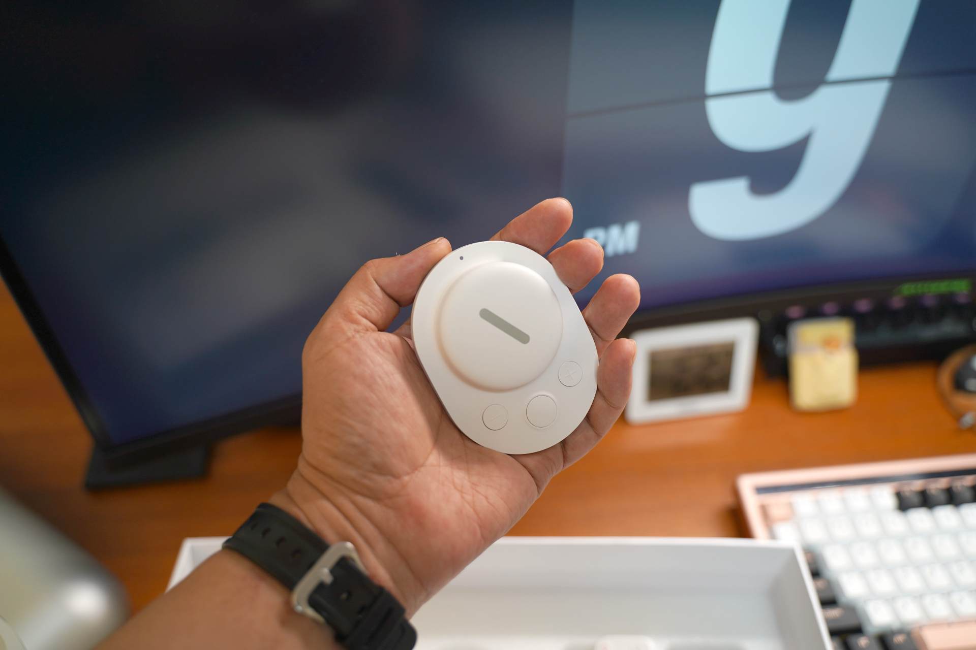 家里空间不够投影仪没法用，看看这台坚果O1S短焦投影仪