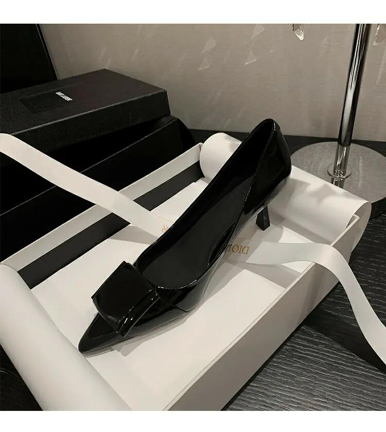 巴黎时装秀中国绿胶鞋,巴黎国际时装大赛