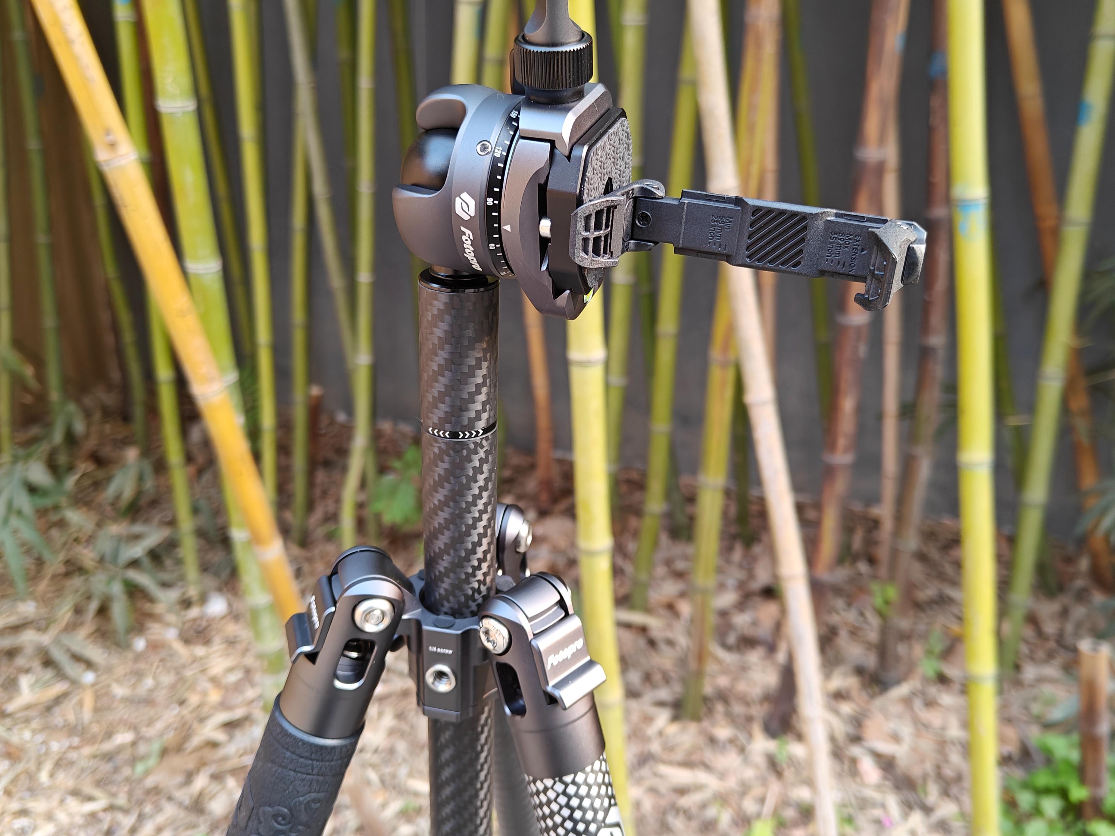 轻便小巧的自拍三脚架,多功能充电运动相机三脚架推荐