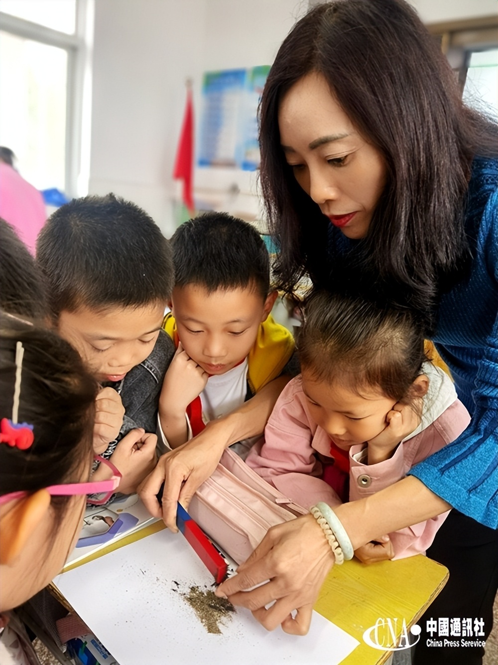 巴东县官渡口镇中心小学开展以赛促教不断提升青年教师执教水平