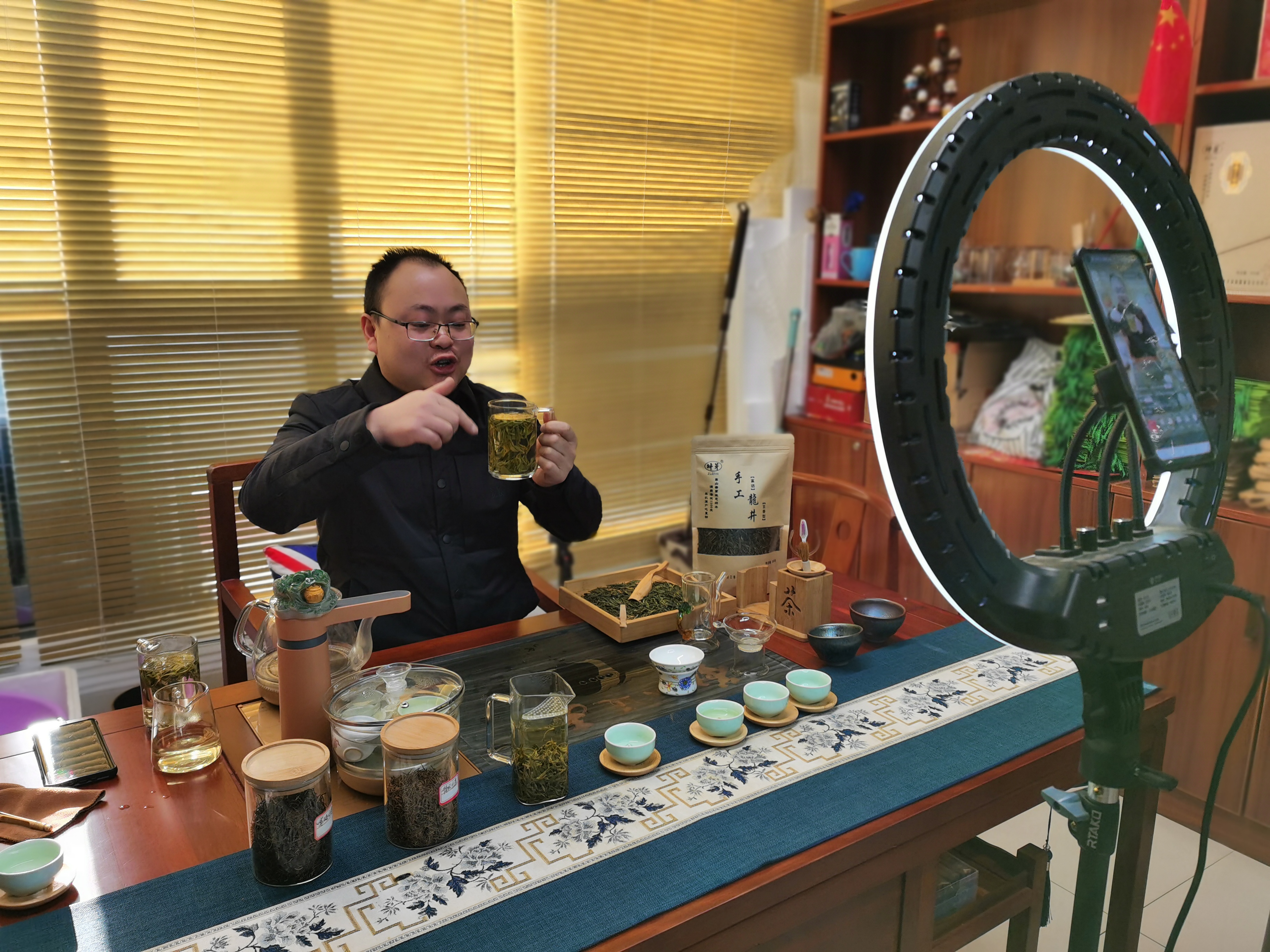 80后农村人创业直播带货,80后创业直播卖货