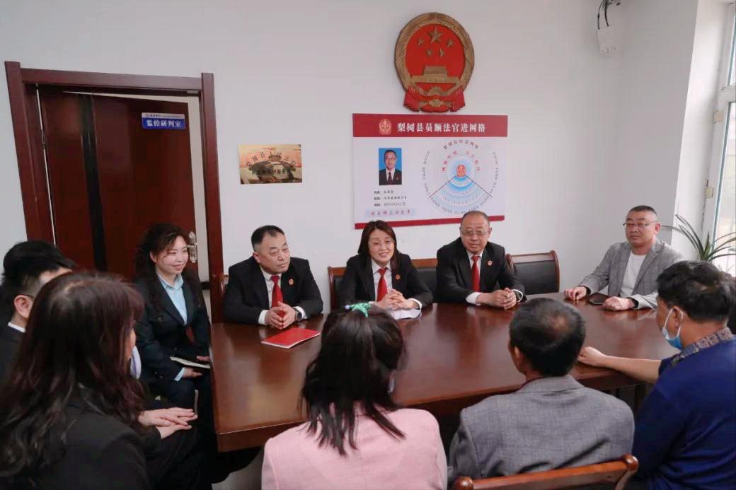 三级高级法官可对应二级调研员吗,三级高级法官直接套转二级调研员