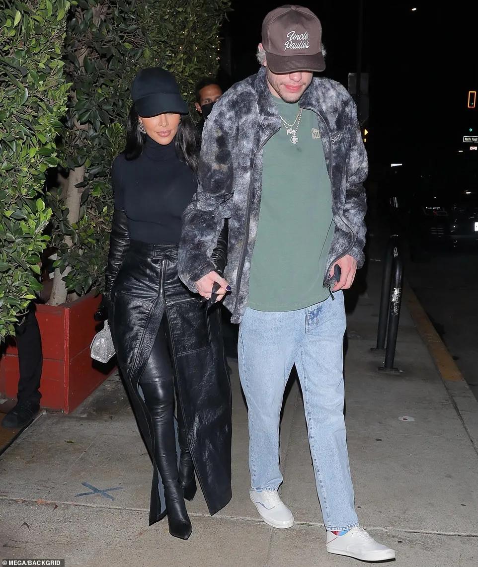 曝金卡戴珊谈侃爷新恋情,金卡戴珊想念以前的侃爷