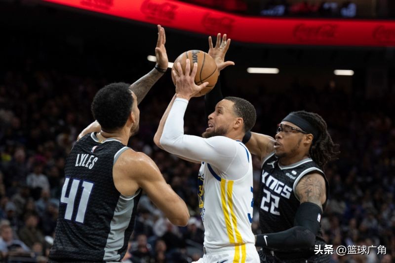 如何防守库里的三分球,库里怎么应对国王包夹