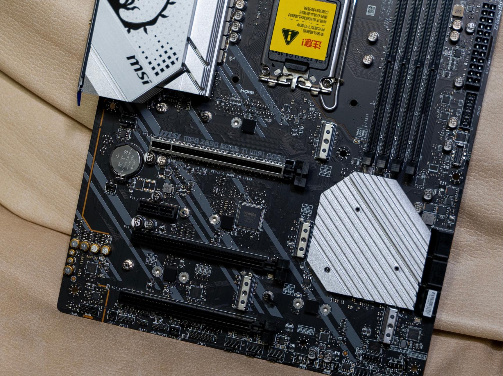 微星z690刀锋钛开箱测评,微星z690edgeti主板接口介绍