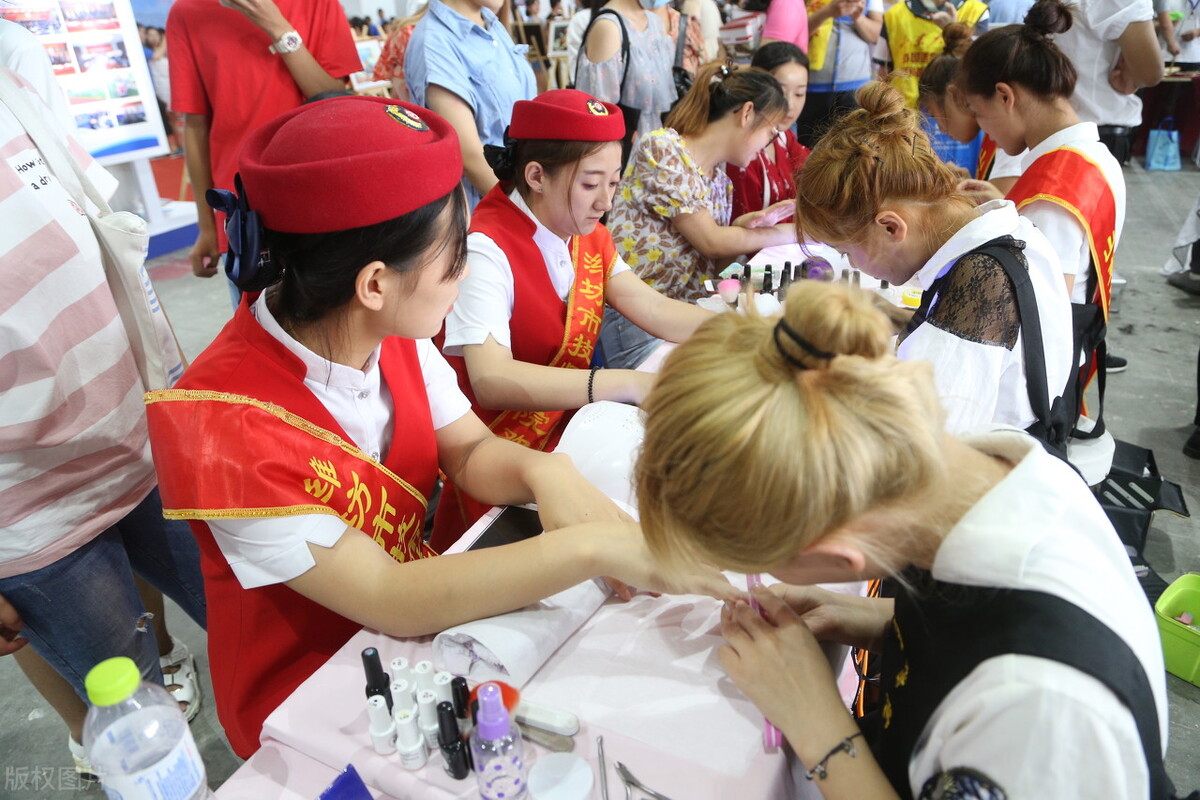 读职业高中真的没有前途吗,职高学校当老师有前途吗