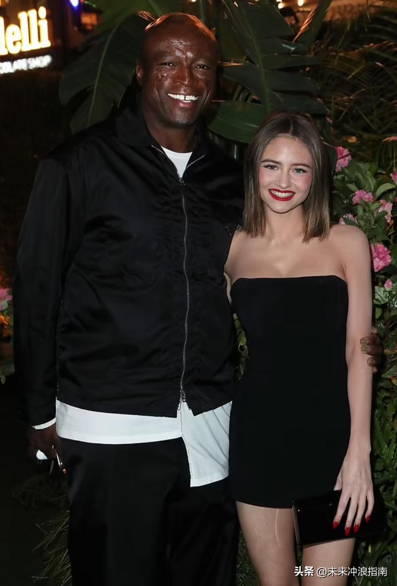 海蒂克鲁姆和女儿一起拍照,海蒂克鲁姆全家福