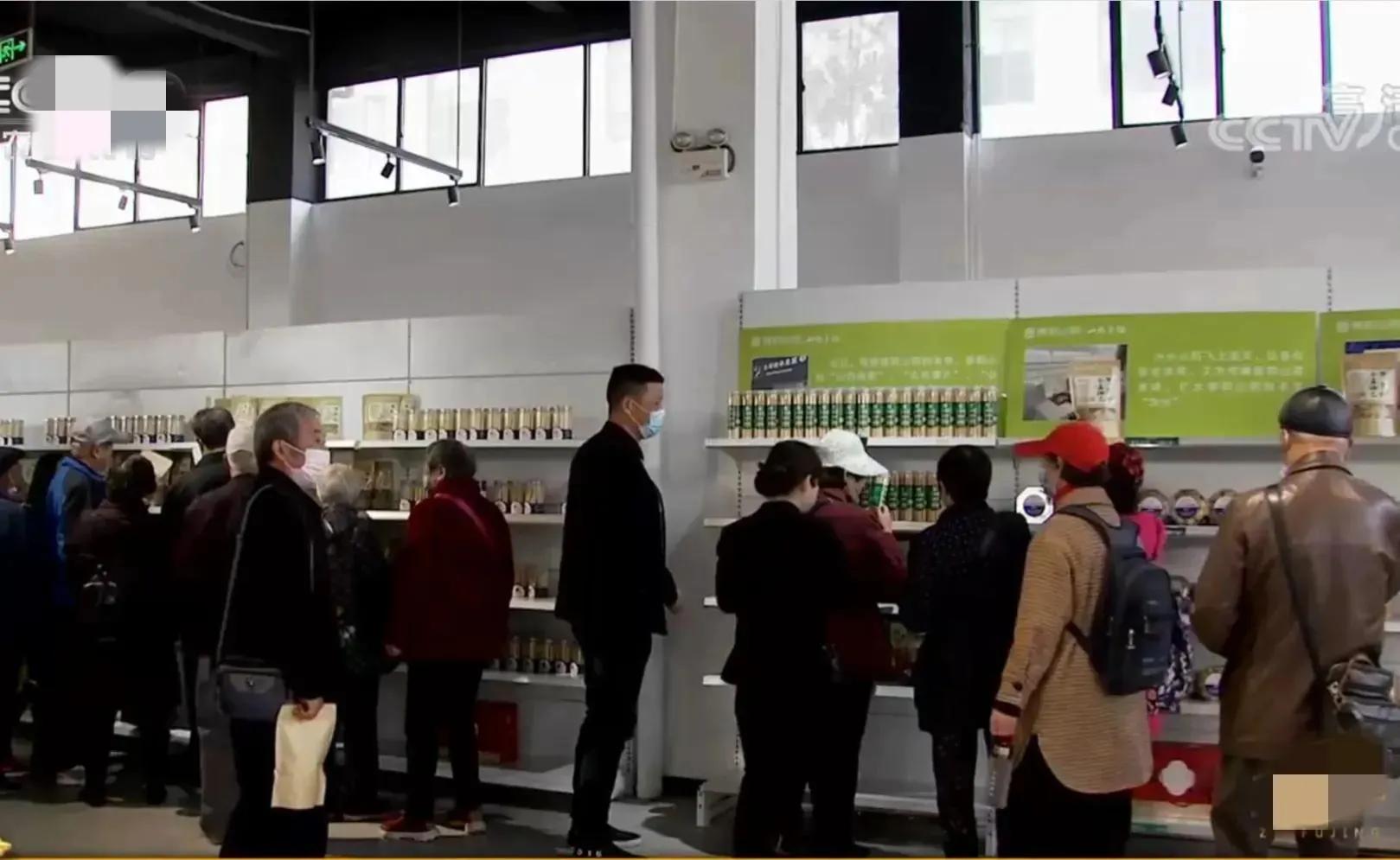 小伙将废品做成工艺品,湖北小伙一年狂赚80亿