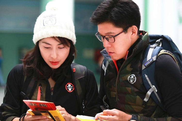 郭晶晶下嫁霍家后为何如此低调,下嫁霍启刚的郭晶晶曝光家庭地位