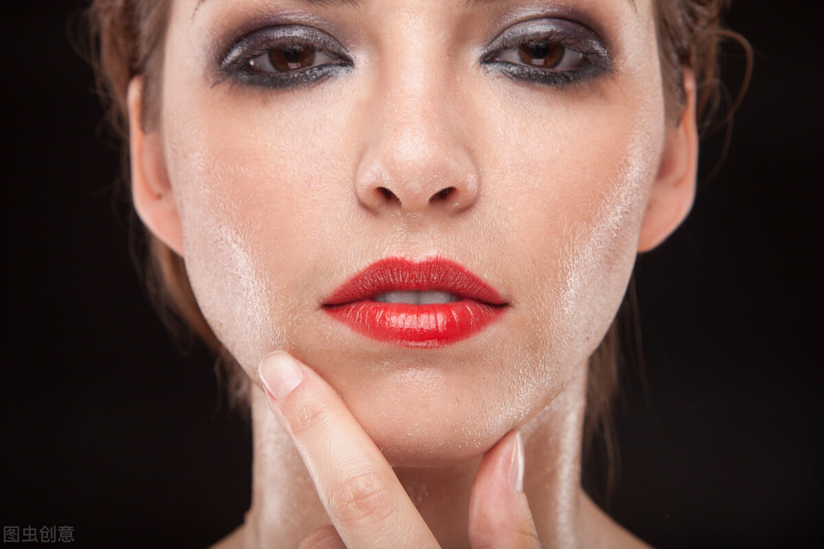 外油内干的皮肤如何正确应对,外油内干皮肤用什么卸妆最干净