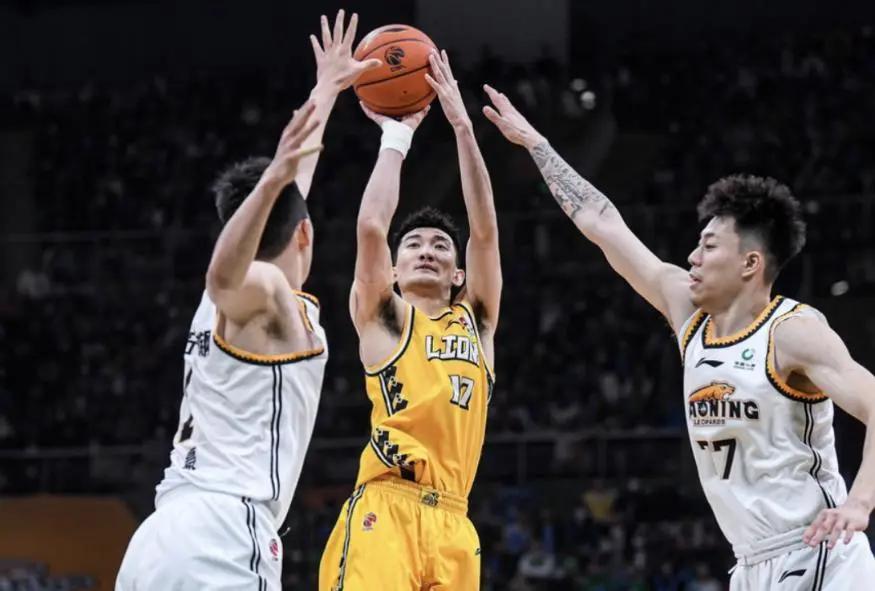 赵继伟郭艾伦辽宁男篮,郭艾伦对广厦受伤离场