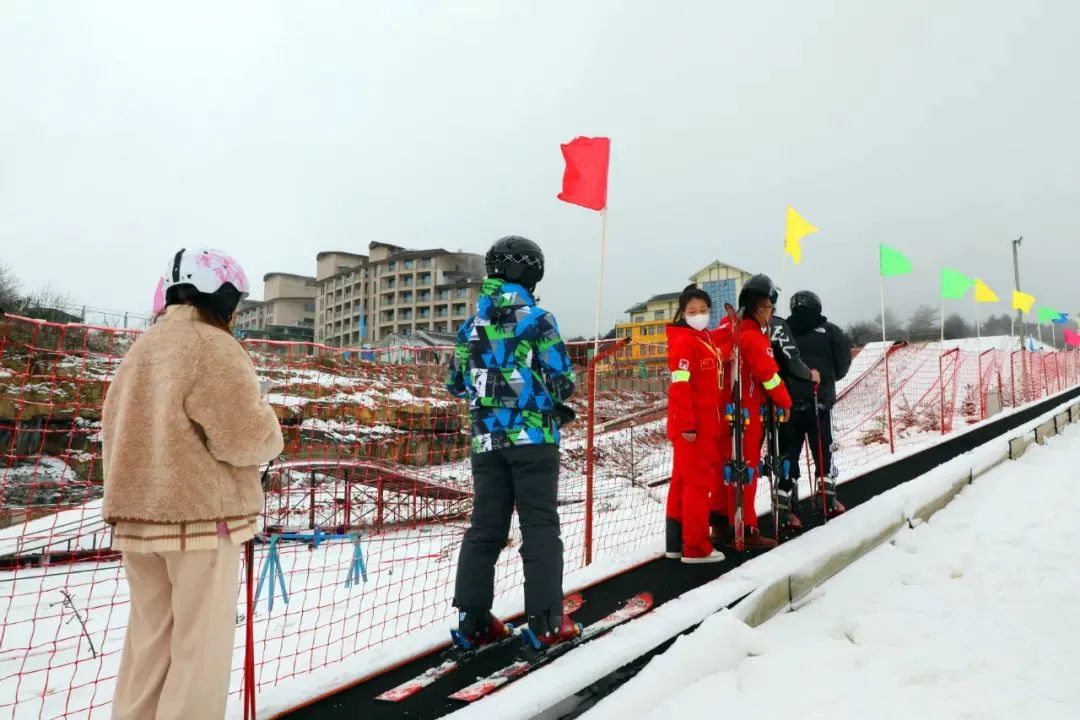 离乐山最近的滑雪场,乐山滑雪温泉