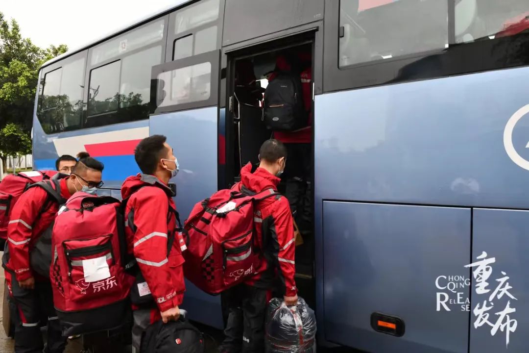 重庆快递小哥吐槽,上海快递小哥