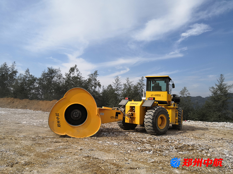 振动压路机和冲击压路机的区别,冲击压路机适合在什么情况使用