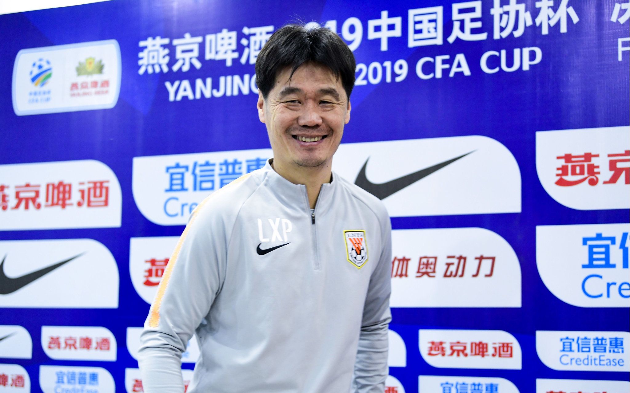 青岛足球教练李霄鹏,李霄鹏鲁能换帅视频