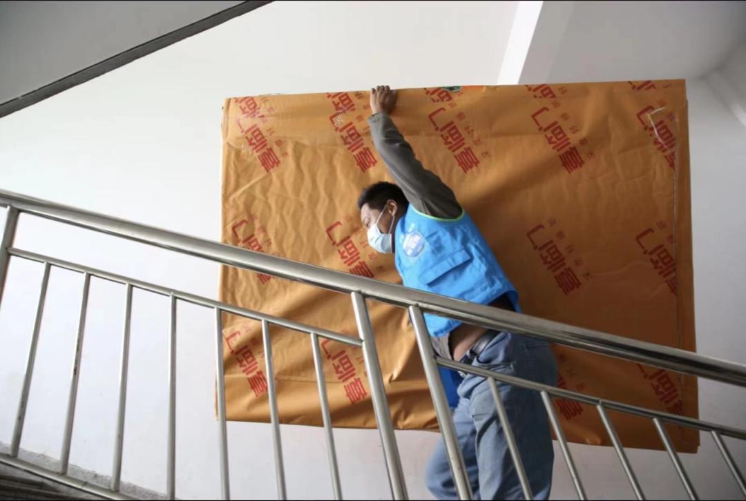 菜鸟月薪4万招快递员后续,月薪4万招人养鸡