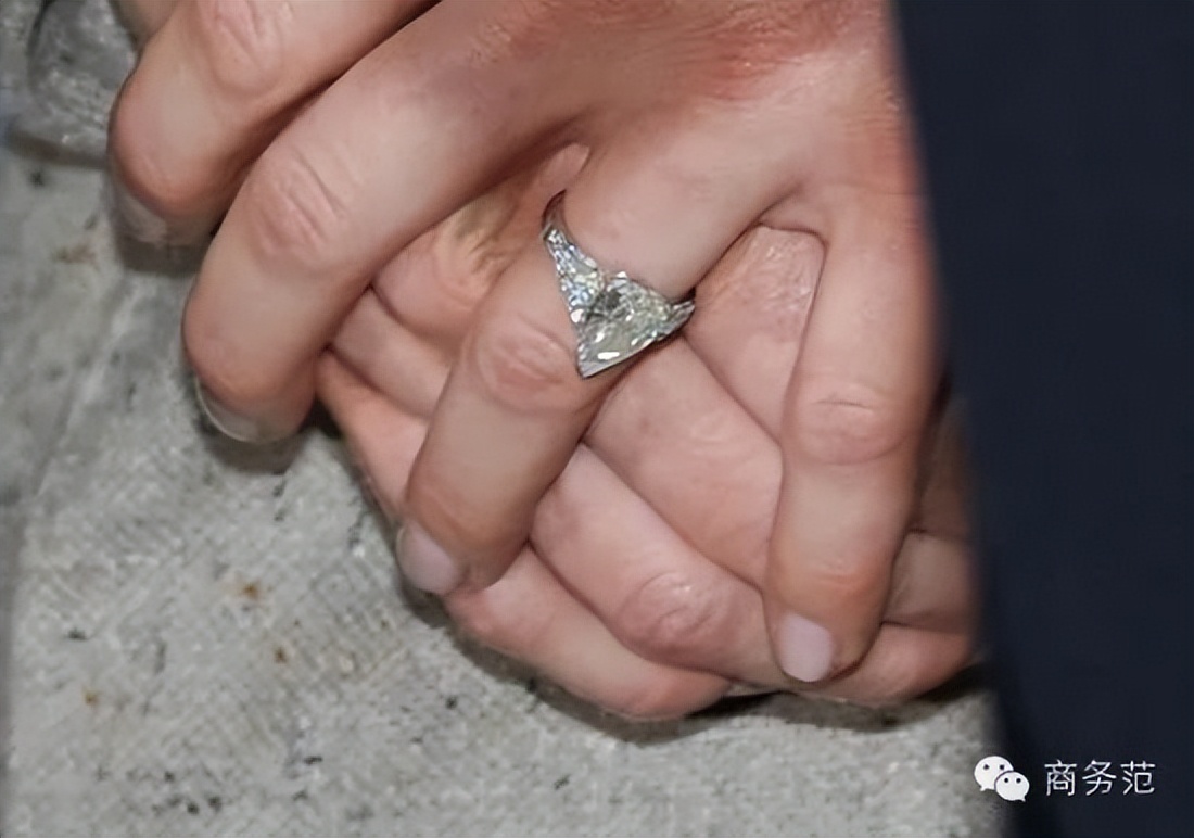 詹妮弗洛佩兹最新礼服,詹妮弗洛佩兹满脸钻石造型