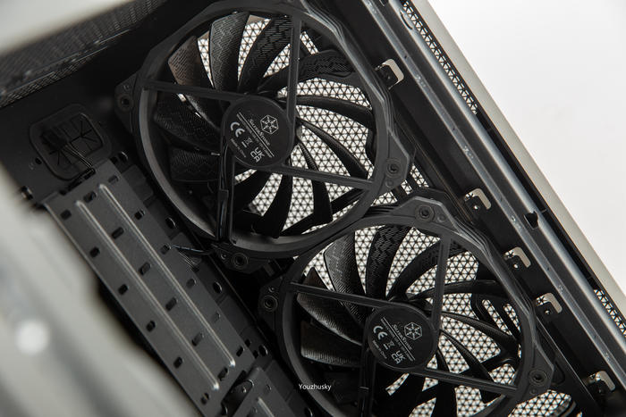 微星z690刀锋可以用1070ti吗,微星z690刀锋钛对比吹雪