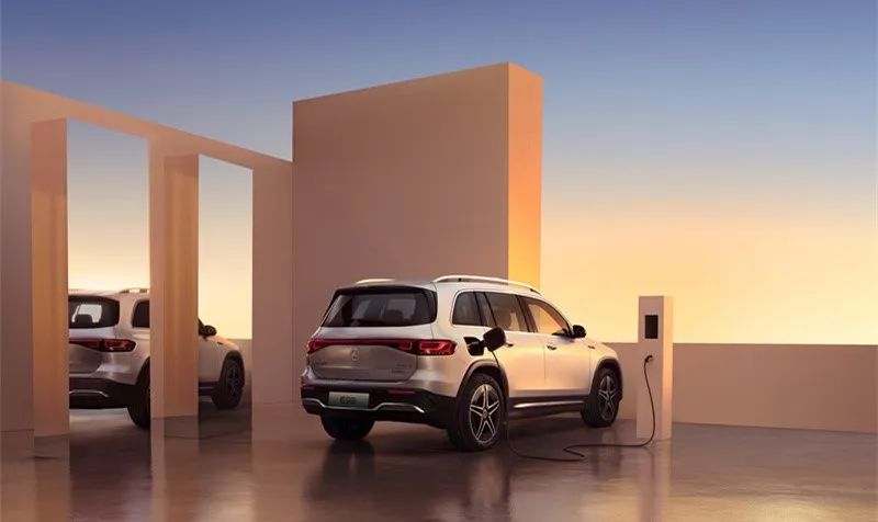 奔驰预测未来不如创造未来,面对风起云涌的时代