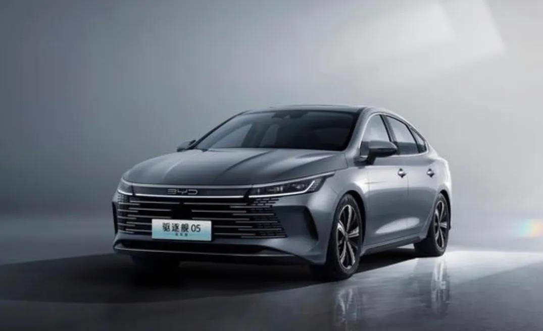 10.18万,丐版比亚迪驱逐舰05冠军版,落地价和养车成本有多高?