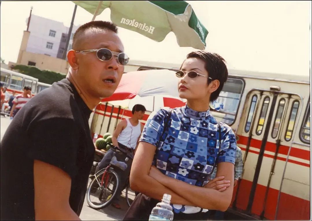 国产怀旧喜剧老电影三女休夫,国产十部巅峰老喜剧片