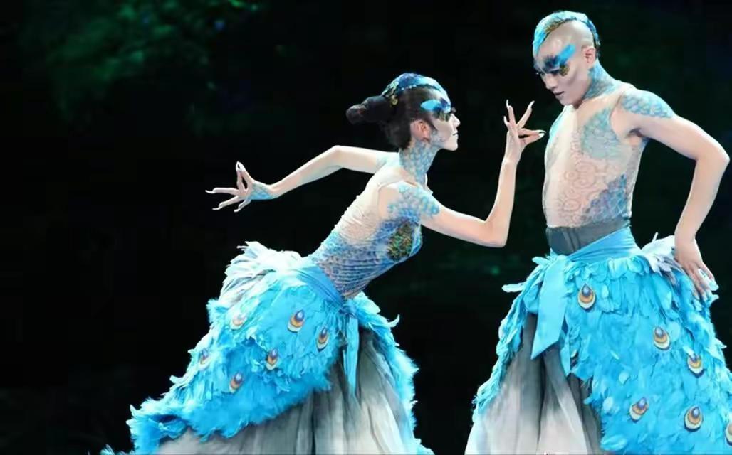 杨丽萍回应舞者造型被指不雅了,杨丽萍男舞者受争议