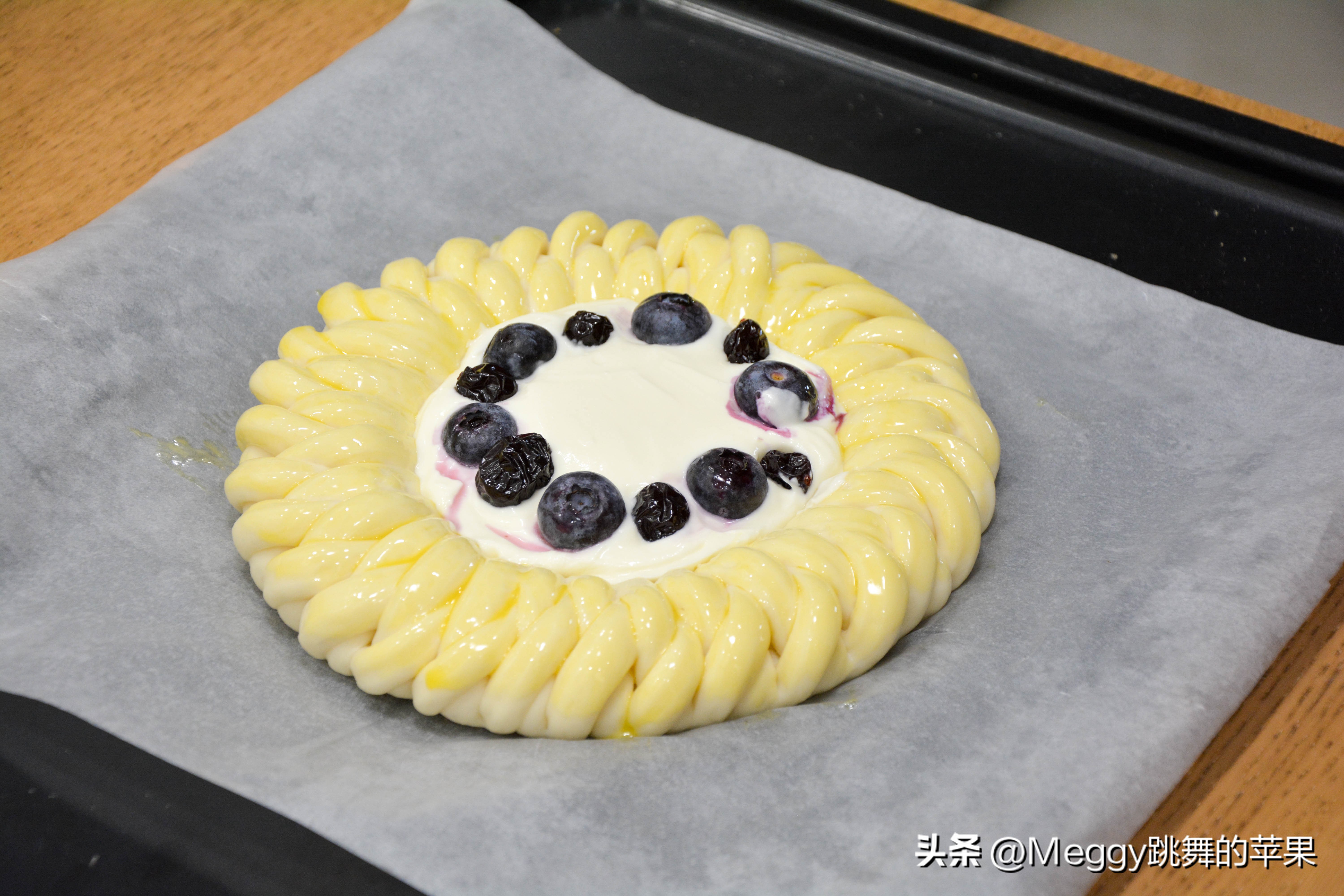 这个奶酪花环面包棒极了,颜值与美味并存,新年送礼可以有
