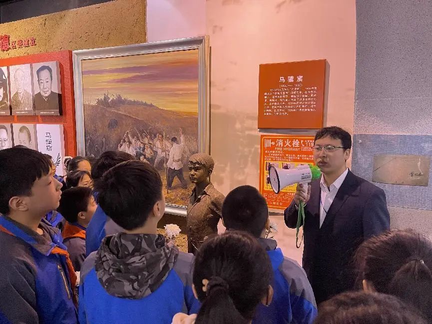 小学缅怀革命先烈主题活动,育才小学开展缅怀先烈