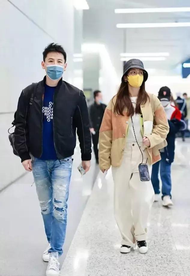 钱泳辰和吕一合体出席活动,吕一钱泳辰情侣装