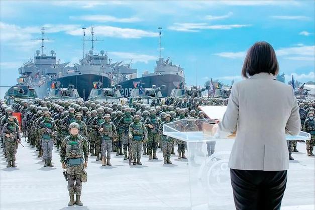 美国大兵正式上岛!台湾当局批准:可以直接对大陆开火