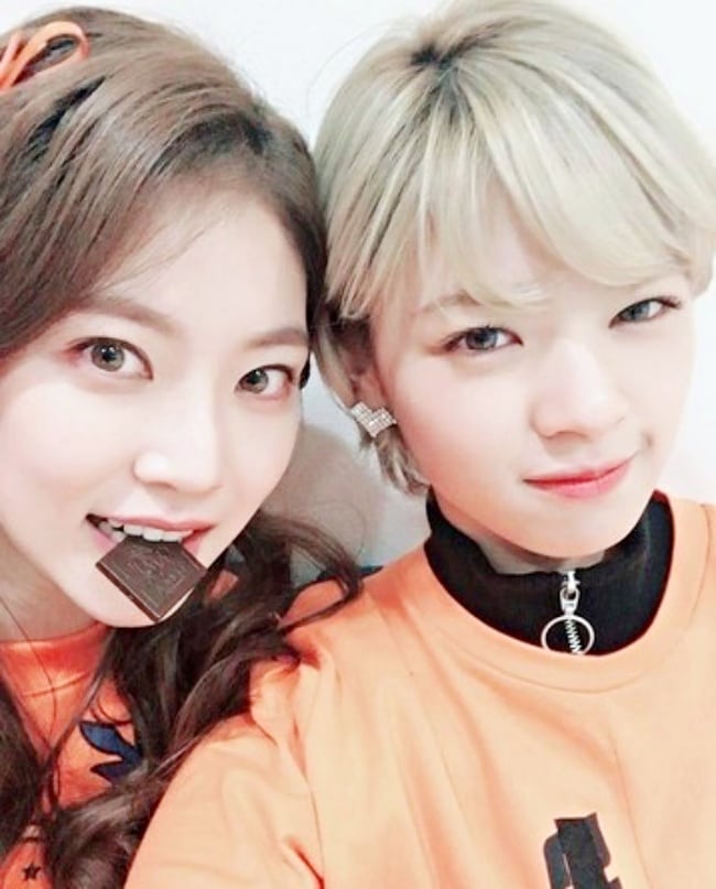 郑秀妍郑秀晶姐妹同台亲密,郑秀妍张俪cp