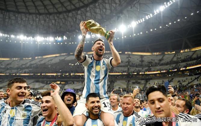 梅西和老婆同框大秀,梅西老婆手拿战靴