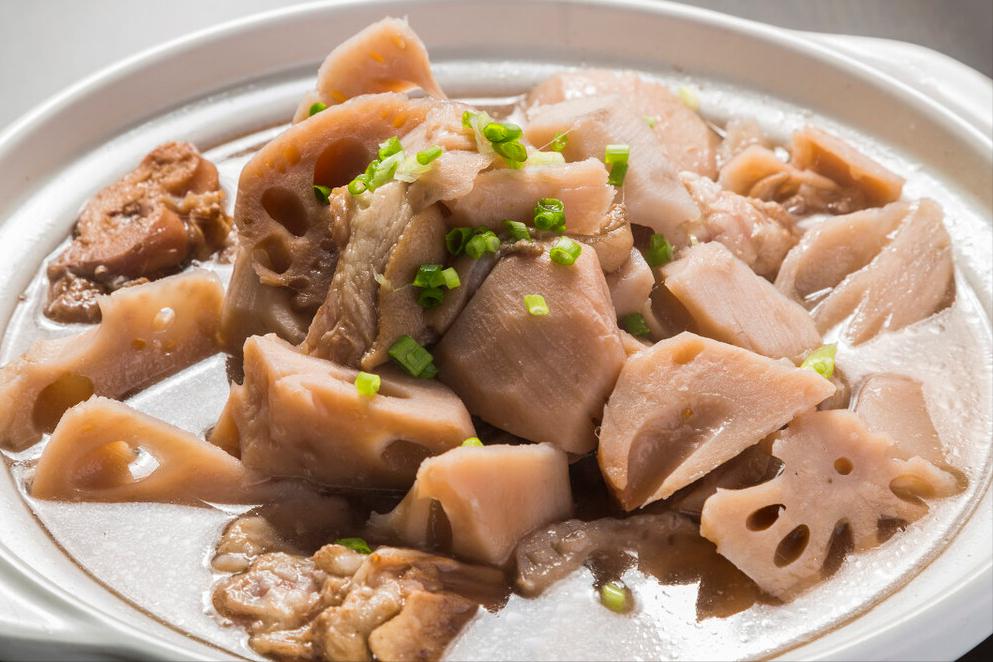 煮莲藕汤不发黑的方法,莲藕汤浓白不发黑